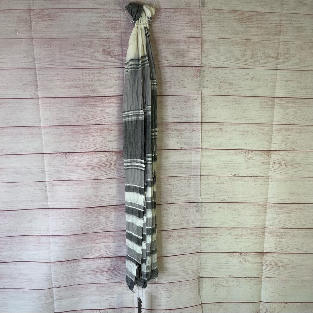 Dana Buchman NWT Black White Grey Silver Metallic‎ Scarf Size OS - Picture 6 of 6